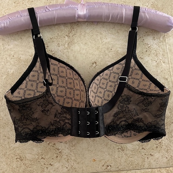 Victoria’s Secret Demi Uplift Biofit Lacey Bra size 34DD - Picture 2 of 8